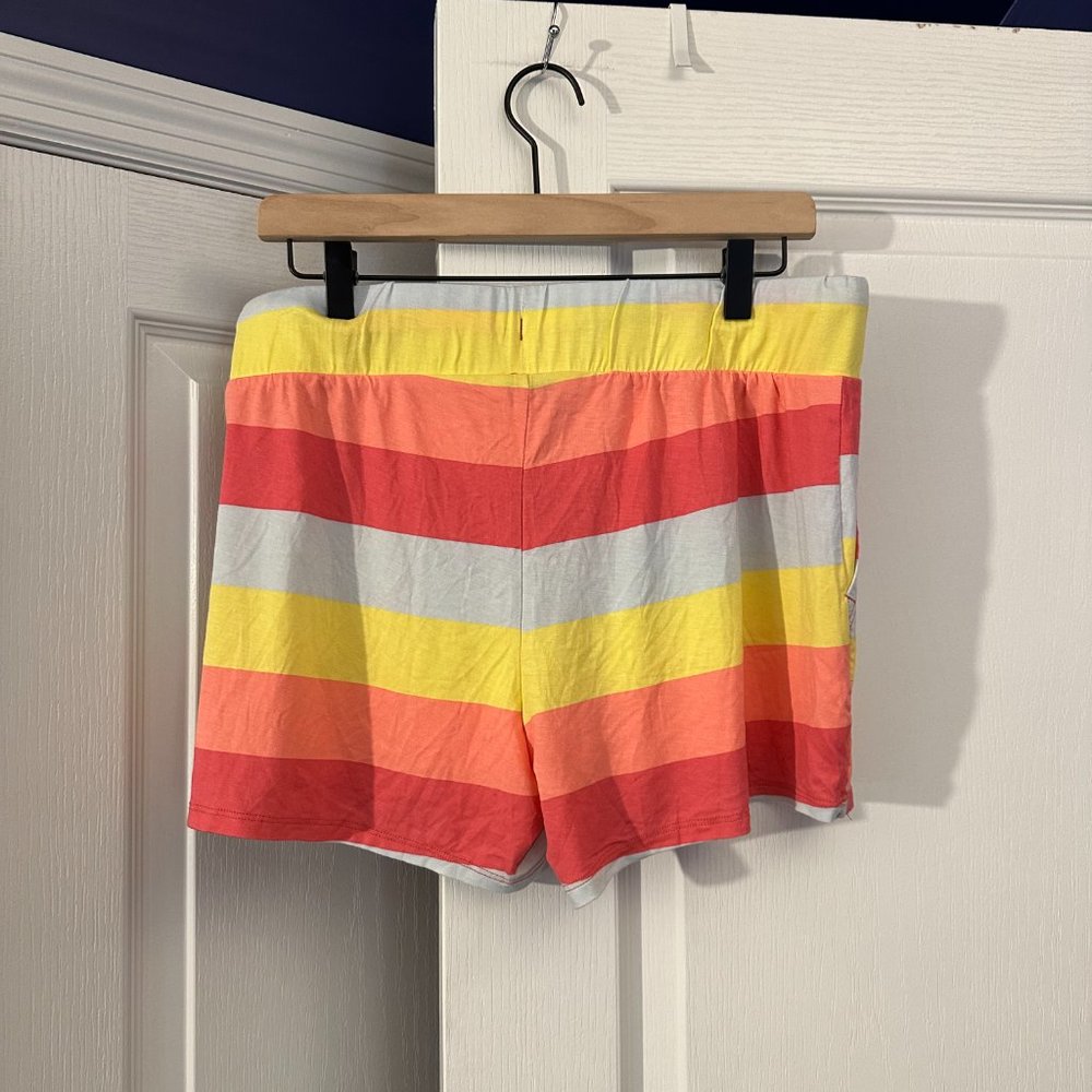 NWOT - Wildfox Lounge Shorts with matching scrunchie - Size Medium - Picture 2 of 3